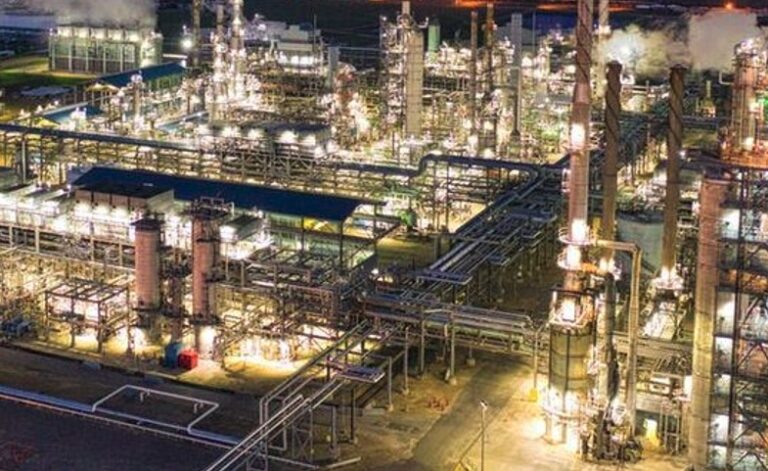 Why Industrial Cleaning Specialists Are Essential For Natural Gas Plants